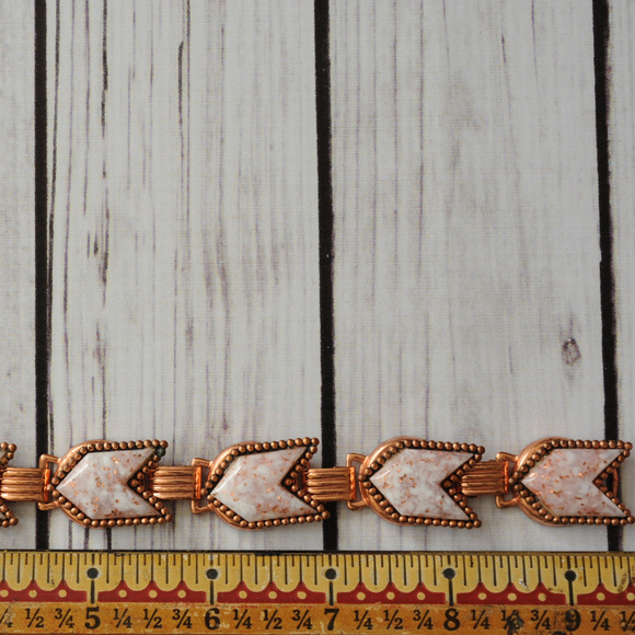 SOLD vintage copper arrow confetti cab bracelet - Picture 7 of 8